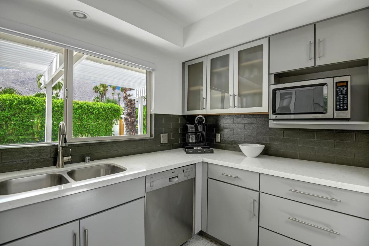 Ultra-Chic Luxe Mid-Century Estate- Resort Like Pool, Spa, Firepit, Outdoor Kitchen 3Bed/3Bath Palm Springs Extérieur photo